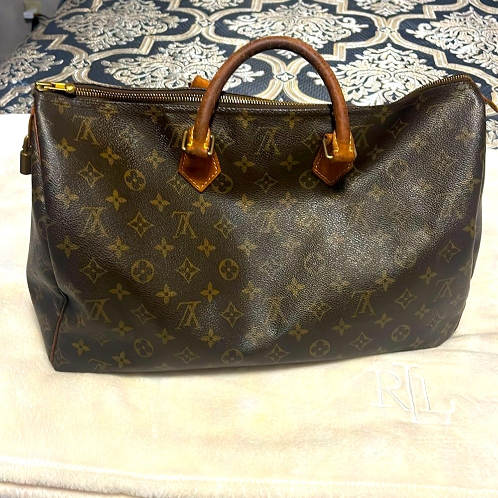 Authentic Louis Vuitton, speedy 40 bag